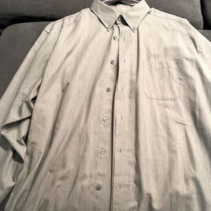 Roundtree & Yorke Travel Smart Easy Care Long Sleeve Dress Shirt.
